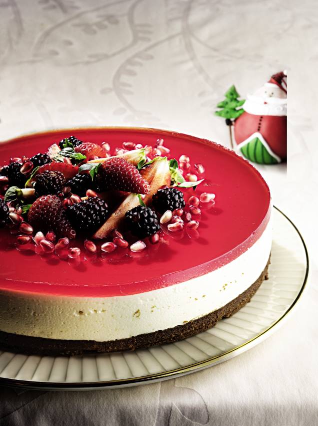 Cheesecake de limão com frutas vermelhas: sabor irresistível Cheesecake de limão com frutas vermelhas: sabor irresistível