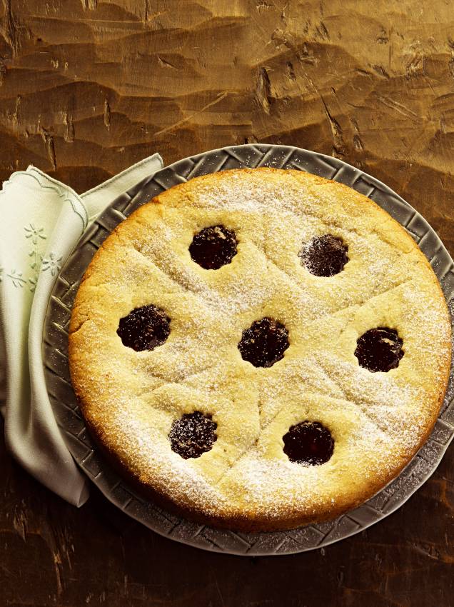 Torta de castanha-do-pará e geleia de morango: uma combinação muito boa! Torta de castanha-do-pará e geleia de morango: uma combinação muito boa!