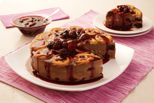 Pavê de chocolate com frutas vermelhas: impossível resistir! Pavê de chocolate com frutas vermelhas: impossível resistir!