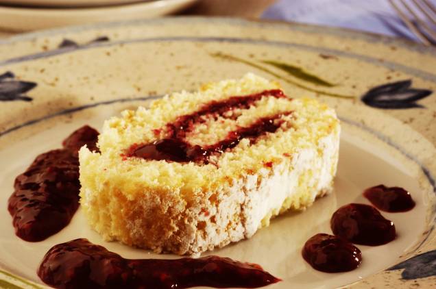 Rocambole de frutas vermelhas: fácil de fazer e uma delícia Rocambole de frutas vermelhas: fácil de fazer e uma delícia