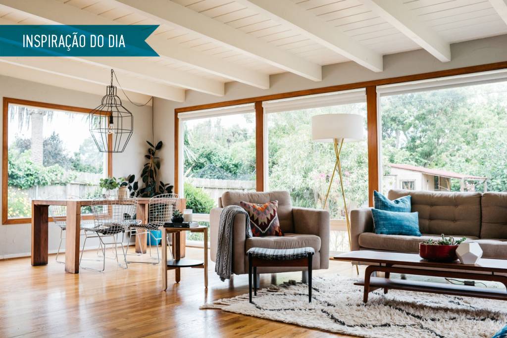 Inspiração do dia: grandes janelas na sala de estar integrada