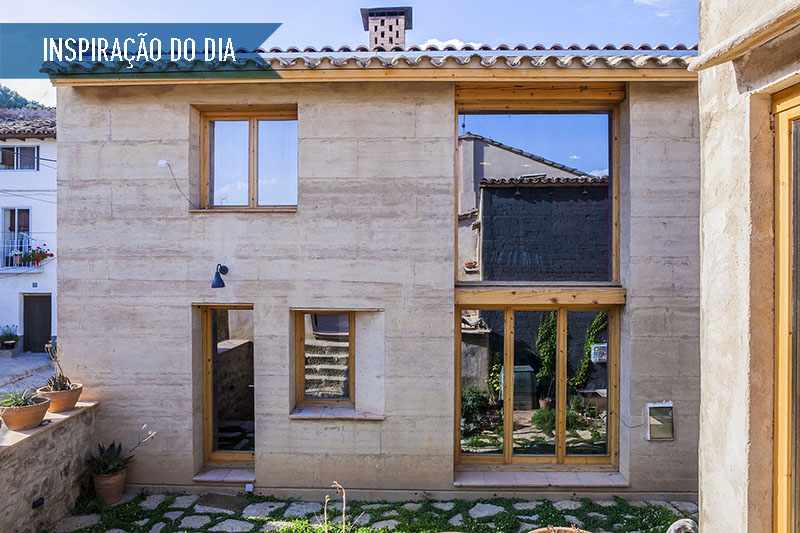 Inspiração do dia: janelas de tamanhos diferentes na fachada