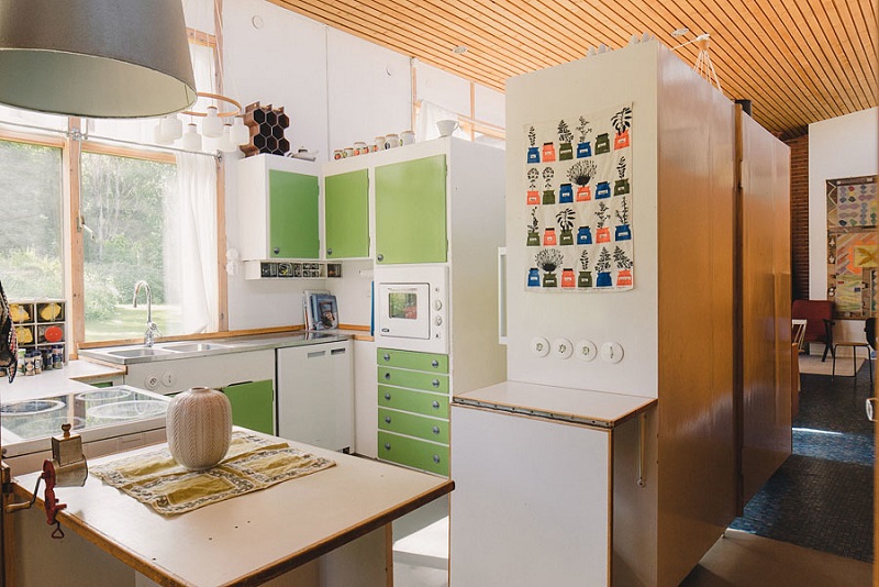 Viagem no tempo: casa na Suécia resgata décor dos anos 50