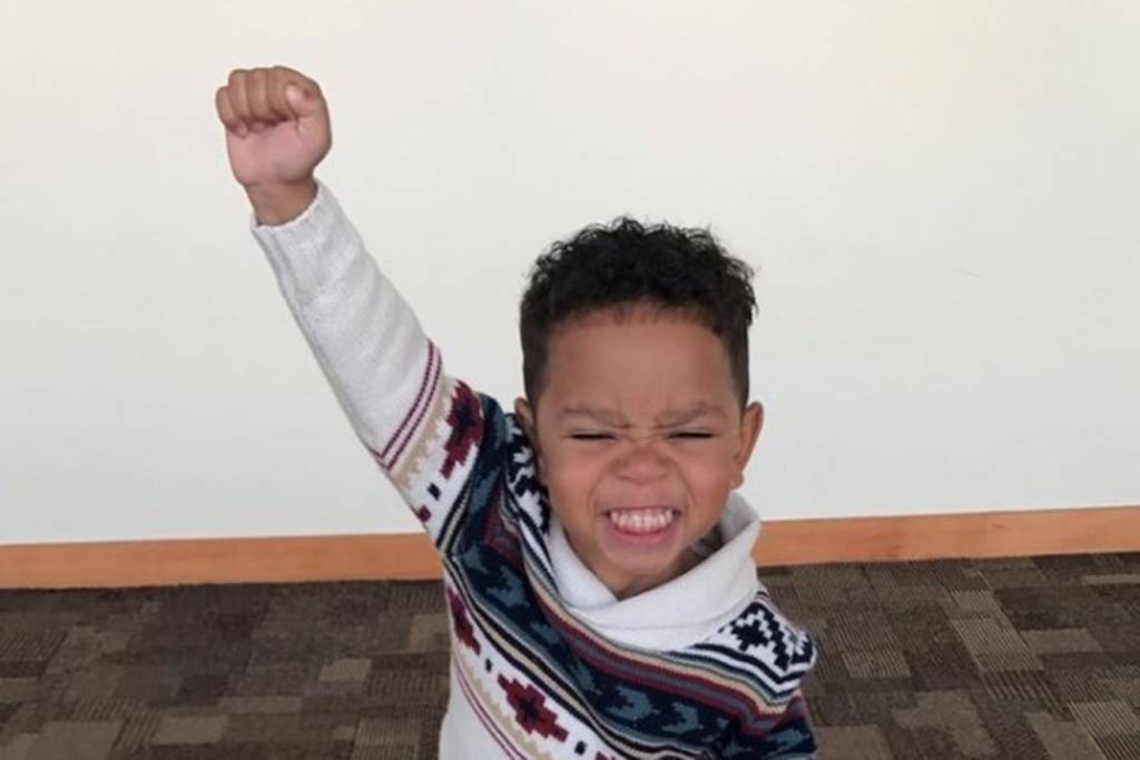 Natal feliz: Emocione-se com a reação deste menino ao ser adotado