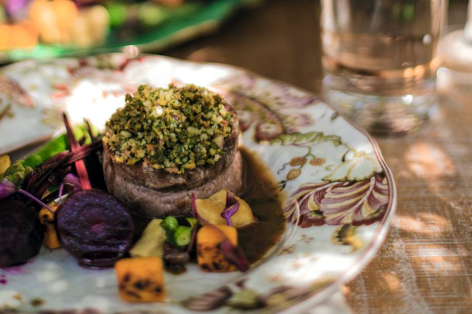 Medalhão de mignon com legumes Medalhão de mignon com legumes