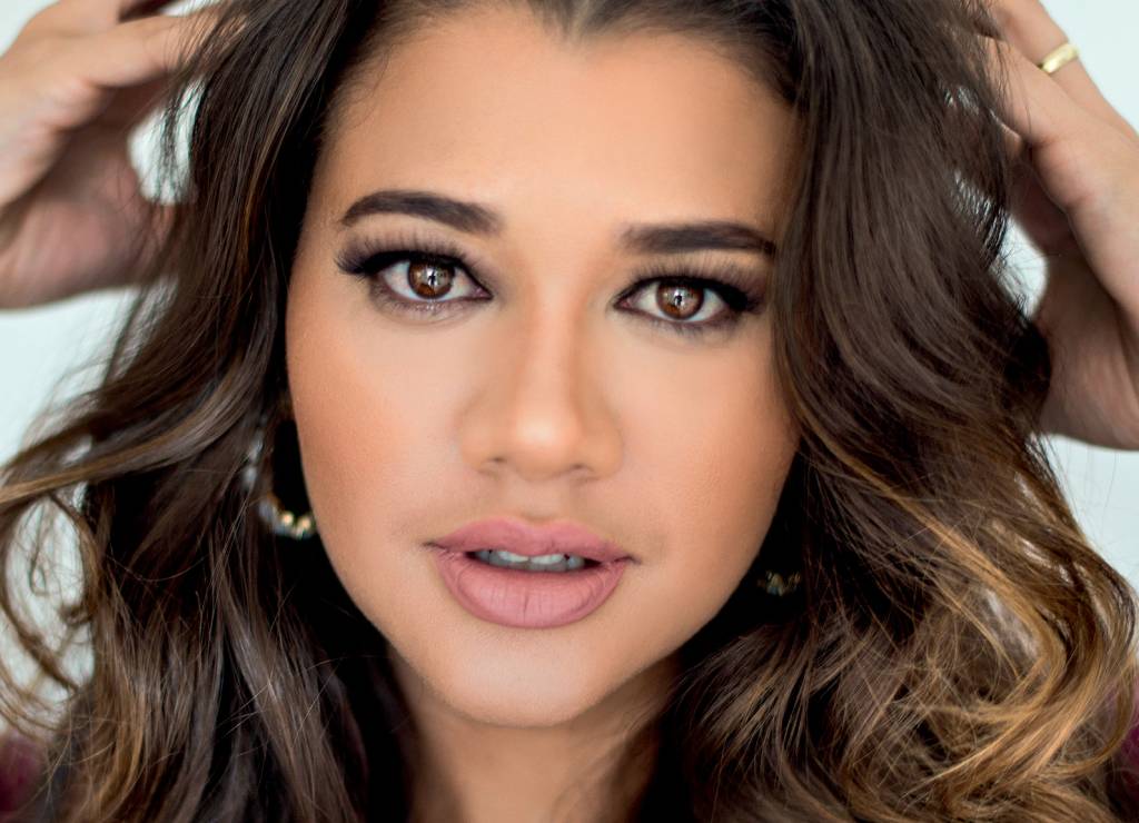 “Era tão insegura que costurei 3 bojos no meu vestido de noiva”