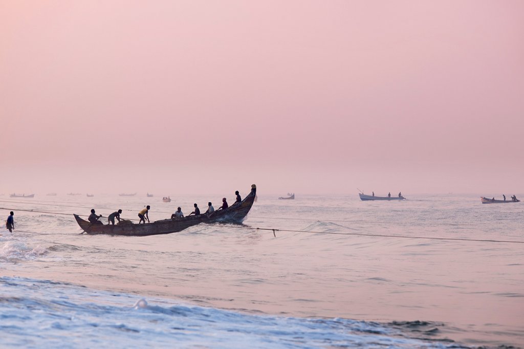 Barco de pescadores na região de Kerala, na Índia.