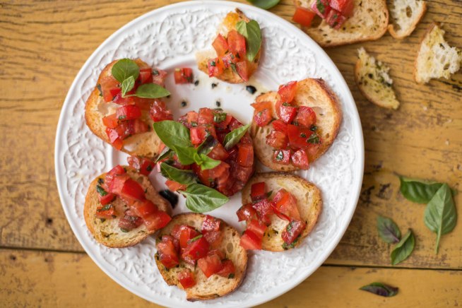 tartar-de-tomate-com-torradinhas