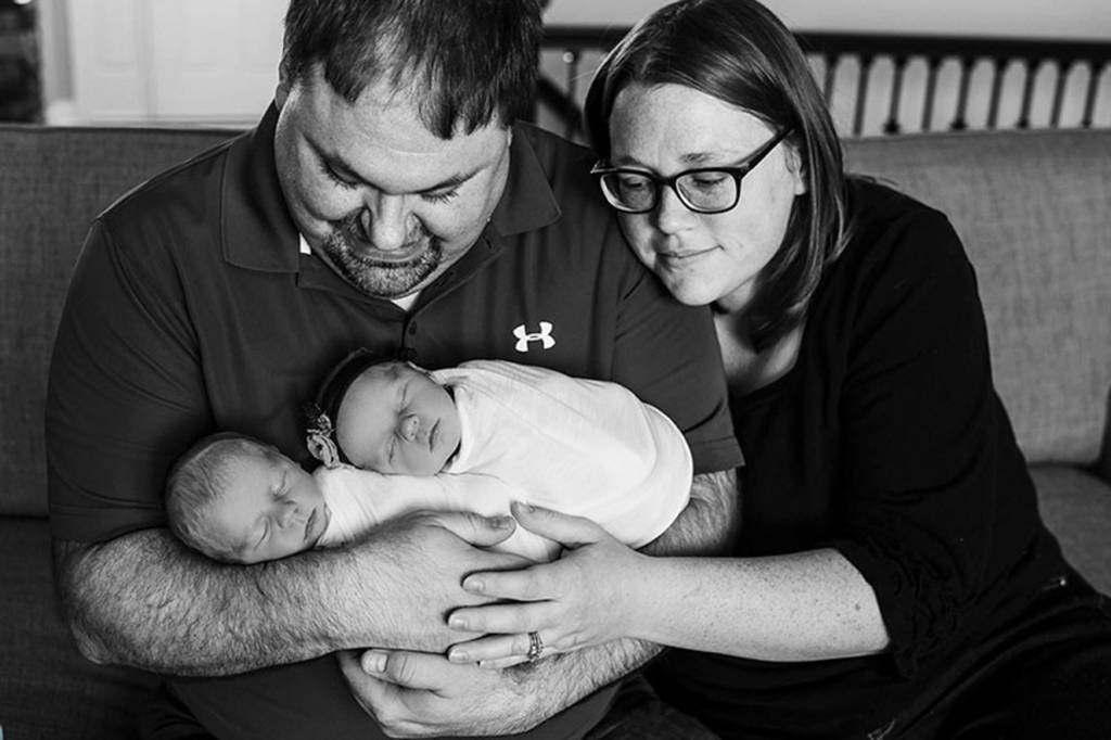 twin-photoshoot-newborn-final-moments-william-brentlinger-lindsey-brown-3 twin-photoshoot-newborn-final-moments-william-brentlinger-lindsey-brown-3
