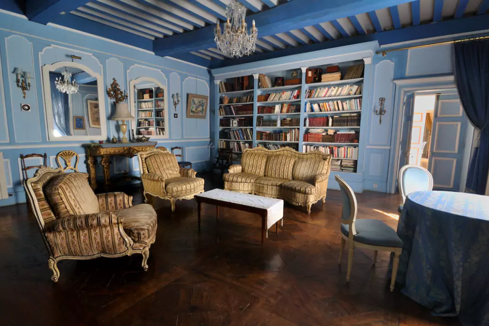 10 casas do Airbnb com bibliotecas perfeitas para quem ama livros