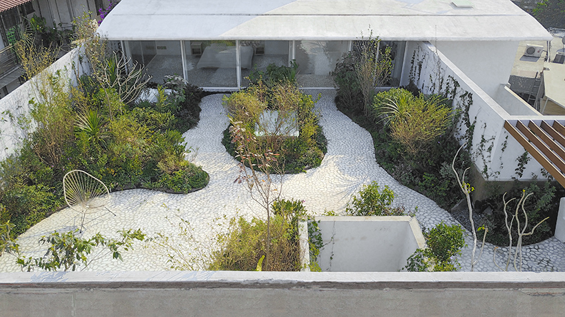 Terraço com jardim contemporâneo