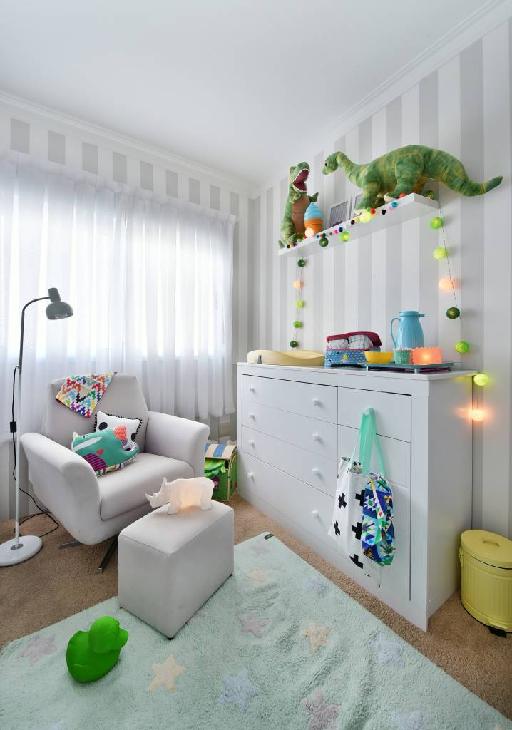 Quarto de bebê com tema de dinossauros