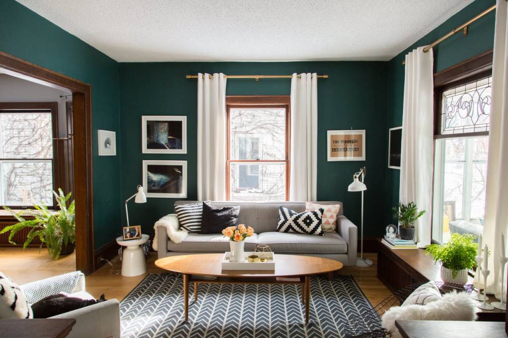 Casa de 200 m² com décor vibrante e inspiração escandinava