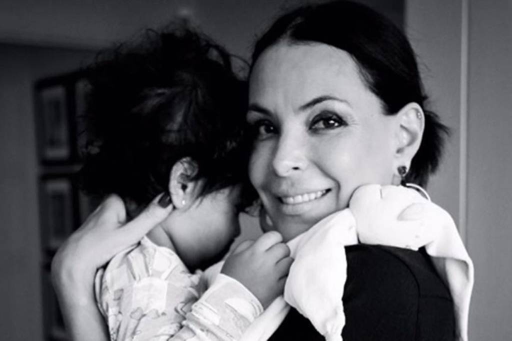 Carolina Ferraz é só orgulho no aniversário da filha Anna Izabel