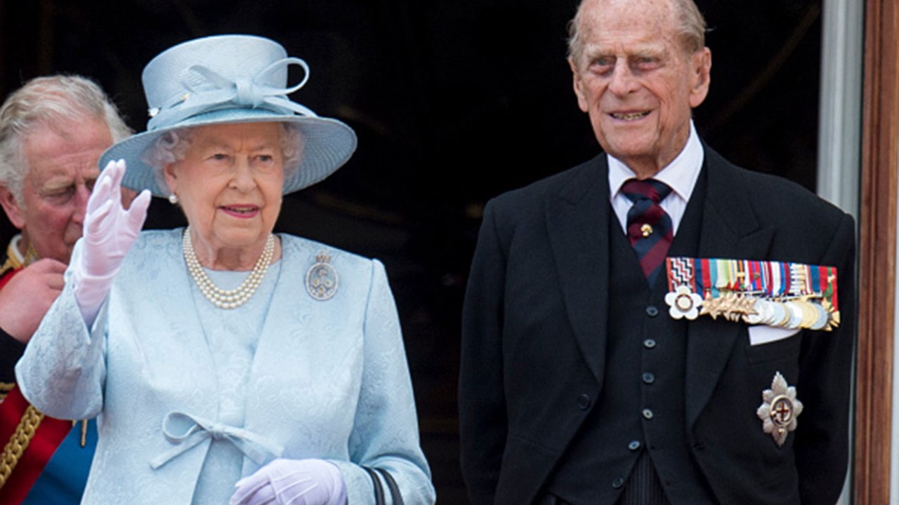 Rainha Elizabeth ao lado do marido, o príncipe Philip