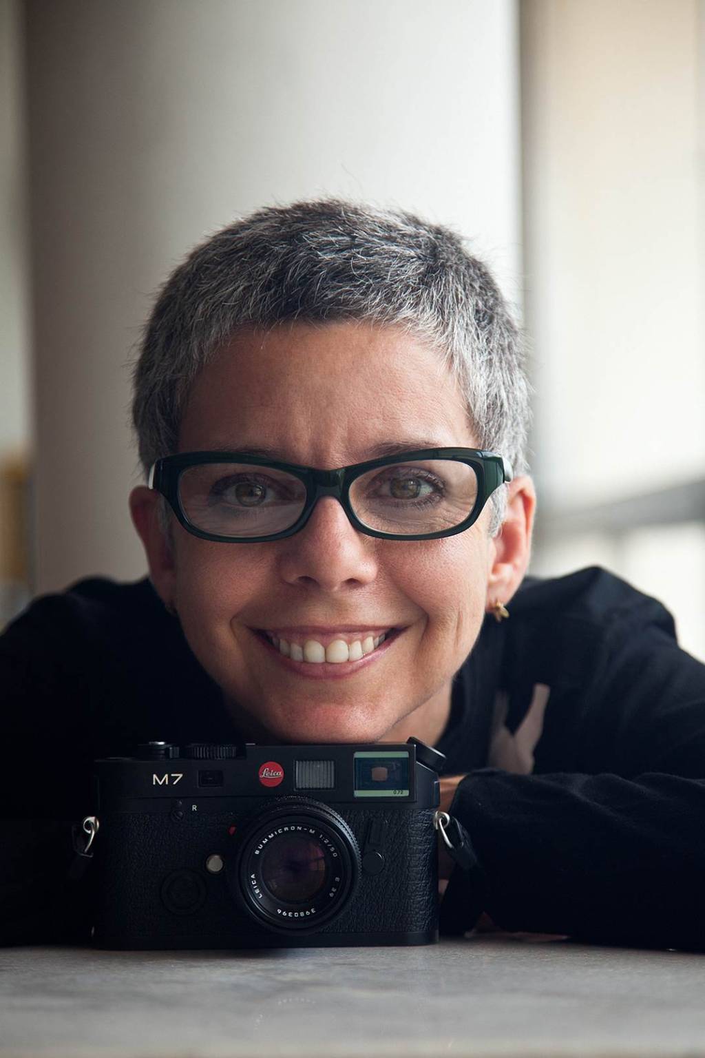 Nana Moraes junta presidiárias e seus filhos em fotos e bordados