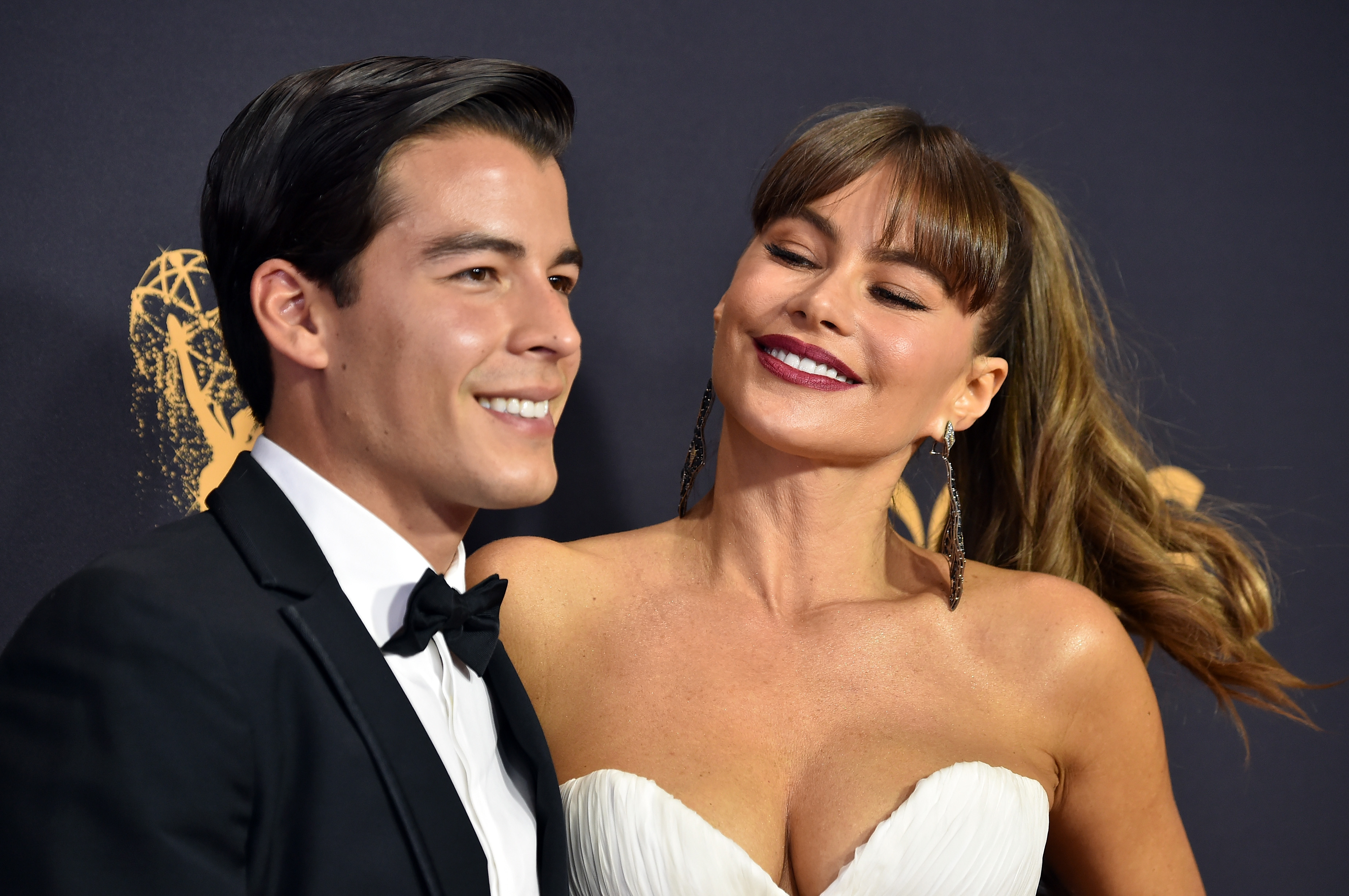 Emmy Awards: Manolo, filho de Sofía Vergara, prova que beleza é de família