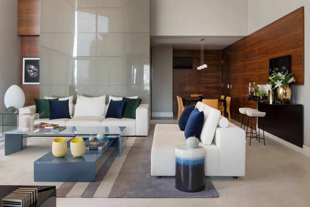 Apartamento com decoração alegre e colorida em São Paulo