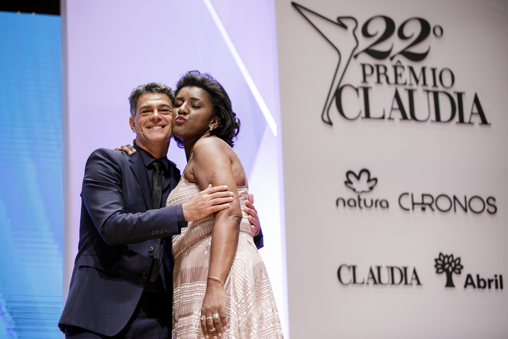 Rachel Maia brinca com Eduardo Moscovis