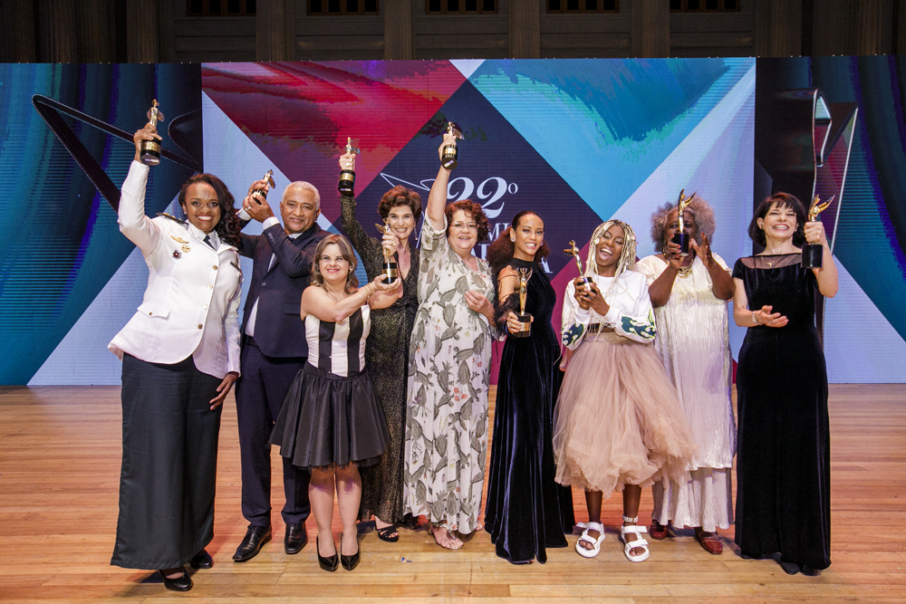Os vencedores do 22&ordm; Pr&ecirc;mio CLAUDIA: Denice Santiago, Avanildo da Silva, Fernanda Honorato, Fernanda Feitosa, Eufrasia Agizzio, Ta&iacute;s Ara&uacute;jo, MC Soffia, Concei&ccedil;&atilde;o Evaristo e Elisabete Dal Pino