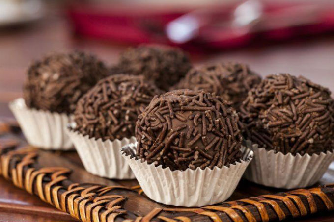 Festa infantil: 6 maneiras nada óbvias de servir brigadeiro