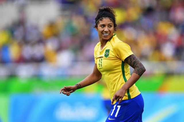 15 Fotos de jogadoras da seleção brasileira que mostram o lugar da mulher  Seleção  brasileira, Seleção feminina de futebol, Jogadoras de futebol feminino