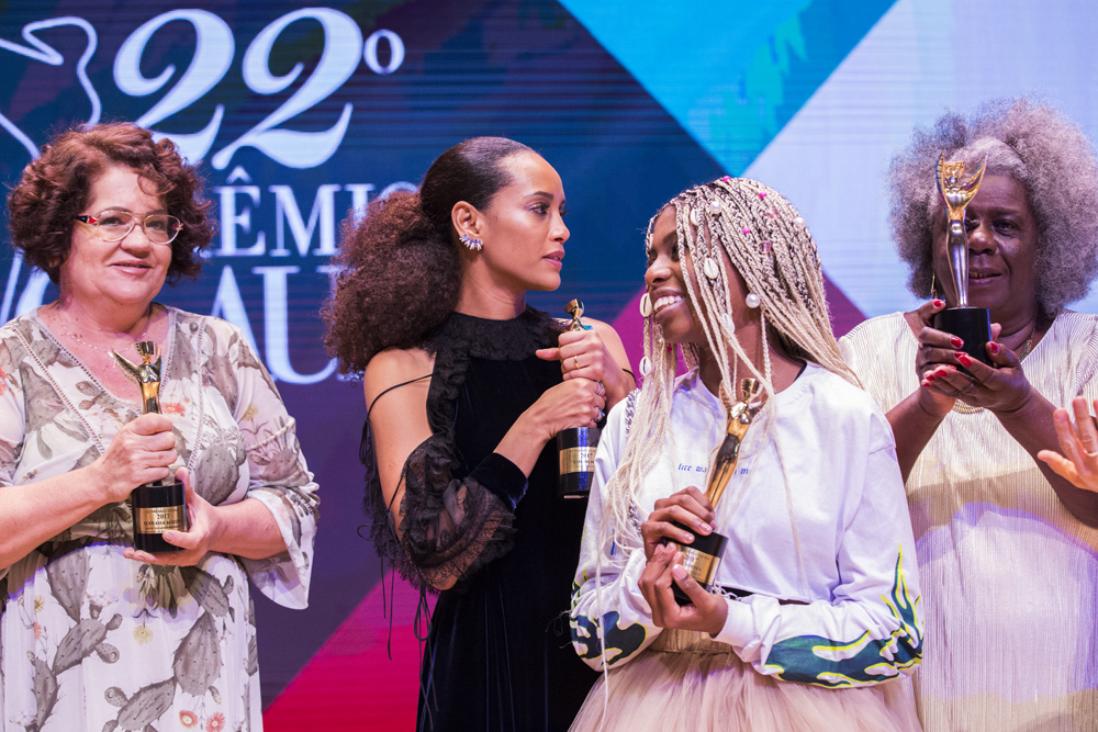 Eufrasia Agizzio, MC Soffia, Ta&iacute;s Ara&uacute;jo e Concei&ccedil;&atilde;o Evaristo com seus trof&eacute;us
