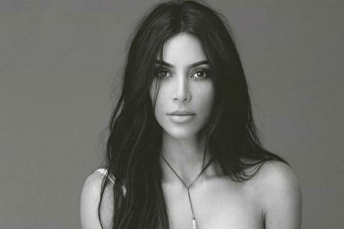 Kim Kardashian lança linha de perfumes