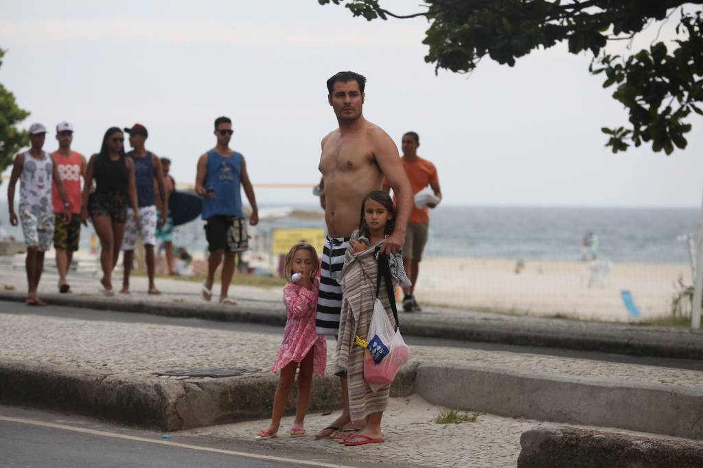 Thiago Lacerda e filhas