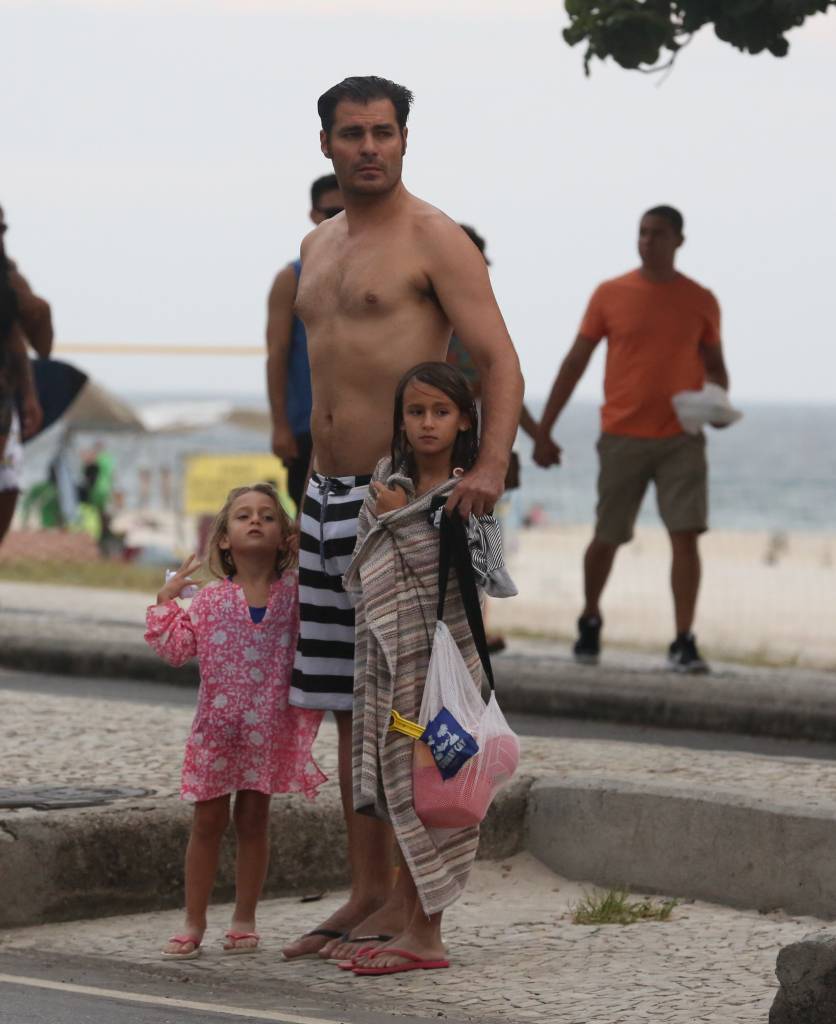 Thiago Lacerda e filhas