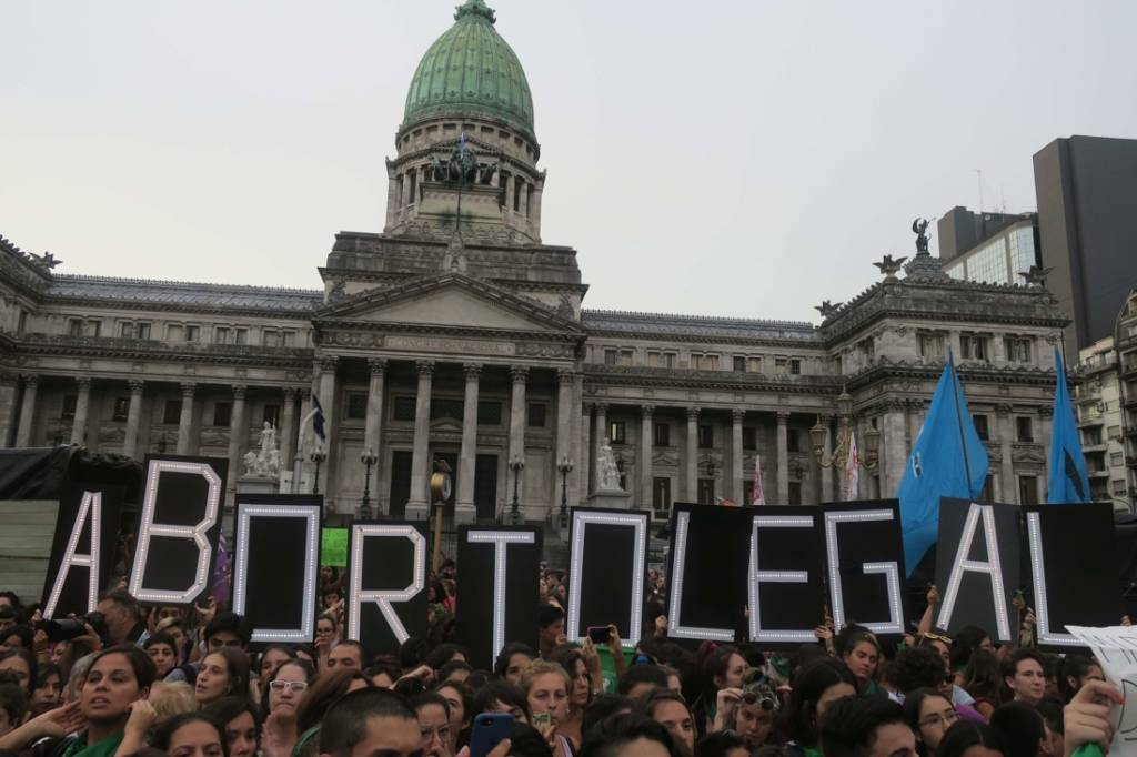 Senado argentino rejeita legalização do aborto