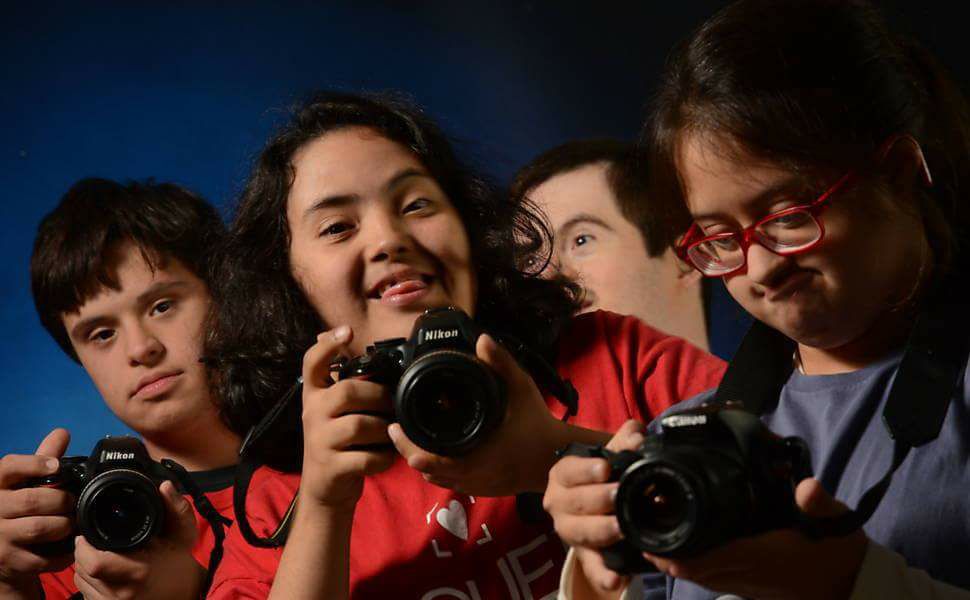 Galera do Click: Projeto de fotografia capacita jovens com Down