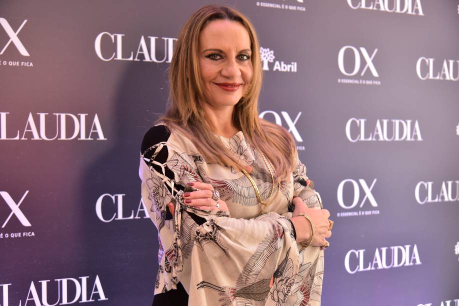 Durante o evento, Cíntia Fuchs, diretora de Pesquisa e Desenvolvimento de OX anunciou o relançamento da linha Cachos Definidos.