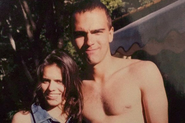 Tadeu Schmidt comemora 20 anos de casamento