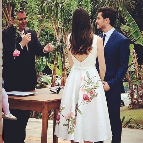 Camila Queiroz e Klébber Toledo se casam | CLAUDIA