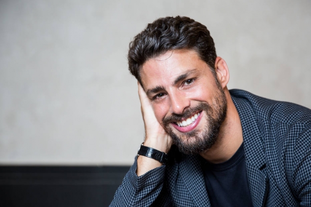 Cauã Reymond tem um irmão veterinário tão bonito quanto ele