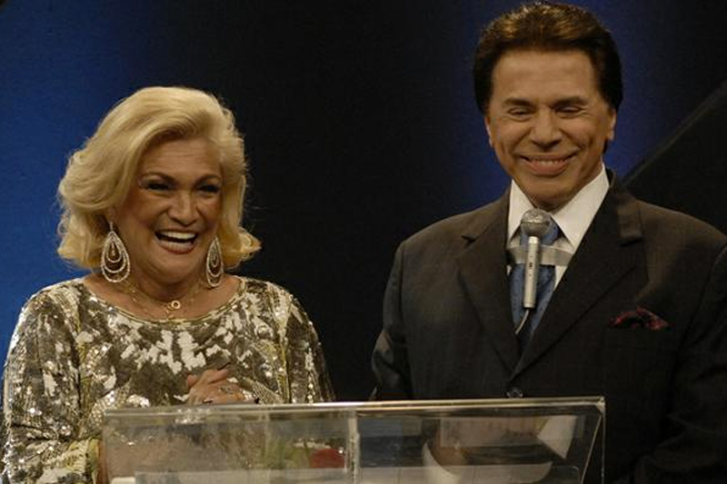 1ª foto de Andrea Beltrão como Hebe e Daniel Boaventura como Silvio Santos