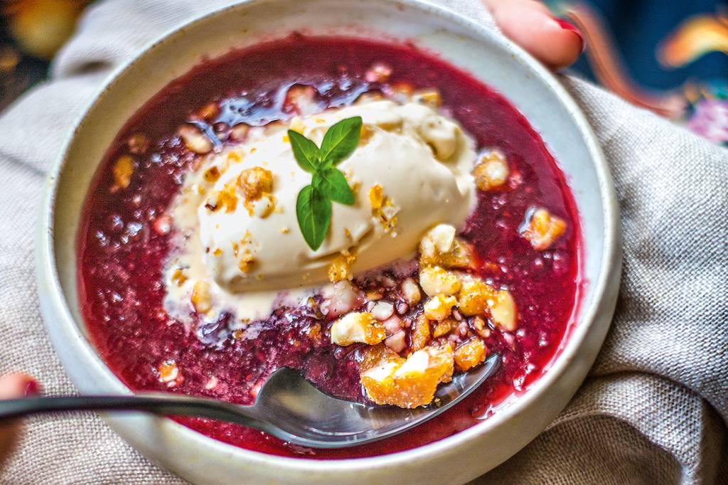 sopa de frutas vermelhas com praliné sopa de frutas vermelhas com praliné