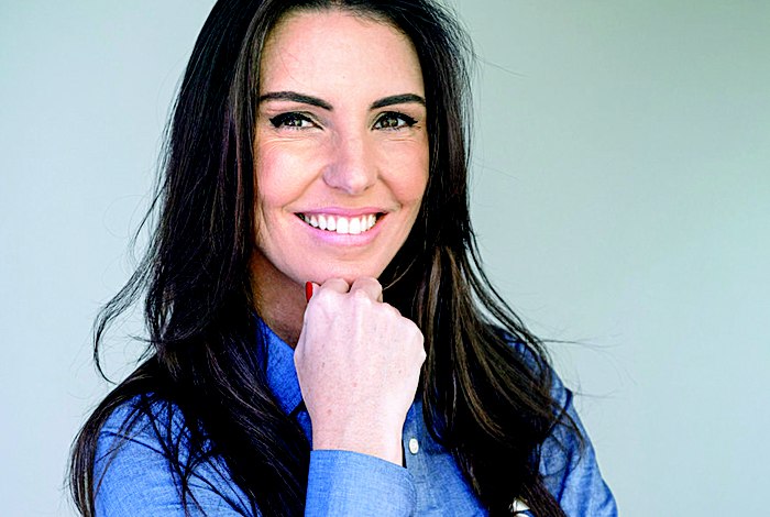 Glenda Kozlowski vê jogo com família de jogadores e chora com derrota