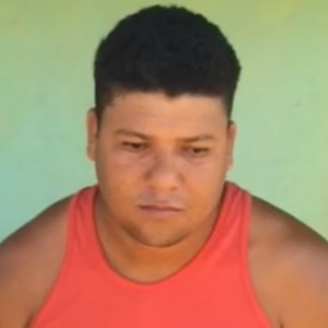 marcelo-espirito-santo-da-silva-foi-flagrado-estuprando-a-filha-em-go-1532637308581_300x300 marcelo-espirito-santo-da-silva-foi-flagrado-estuprando-a-filha-em-go-1532637308581_300x300