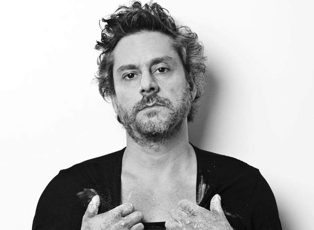 Alexandre Nero publica 1ª foto de Inã, seu filho recém-nascido