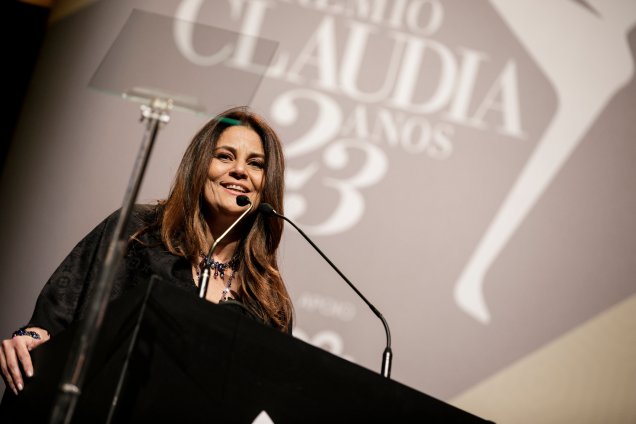 A diretora de CLAUDIA, Guta Nascimento, abre o evento falando sobre a importância de tantos trabalhos inspiradores para a construção de um país melhor.