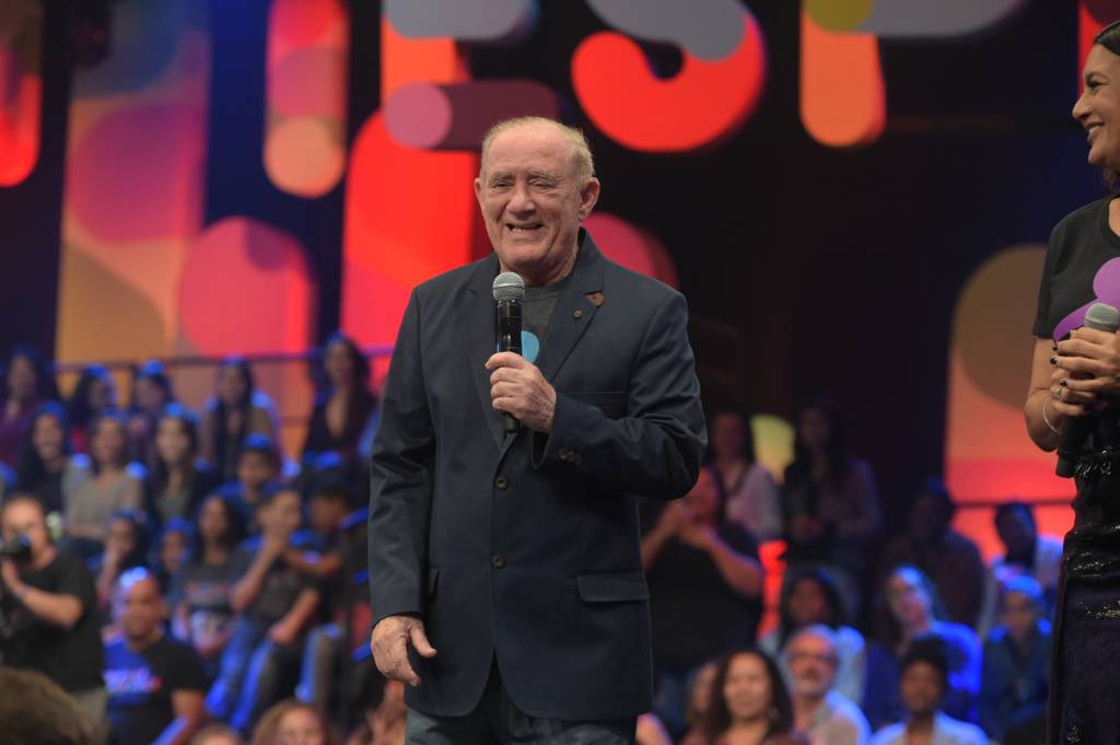 Renato Aragão aceita convite de Carlos Alberto e vai para A Praça É Nossa