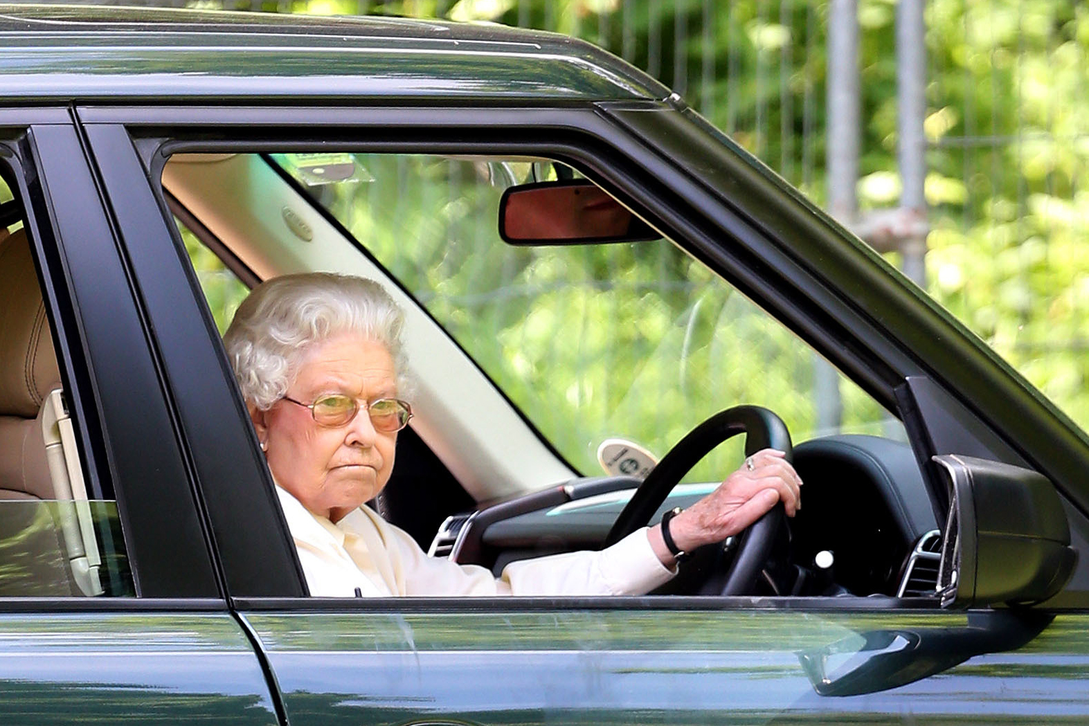 Por que a Rainha Elizabeth II não tem carteira de motorista | CLAUDIA