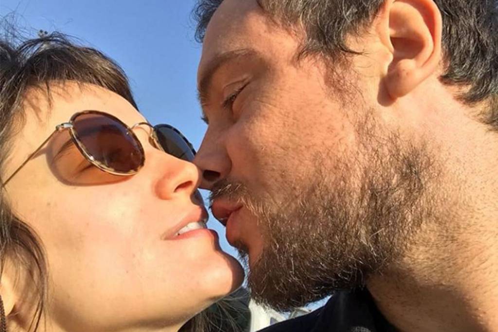Sergio Guizé e Bianca Bin usam aliança e podem ter se casado em segredo