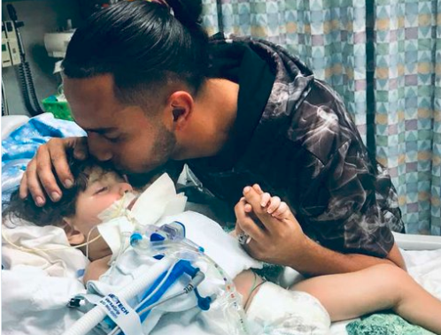 Mãe de menino em estado terminal poderá visitar o filho nos EUA