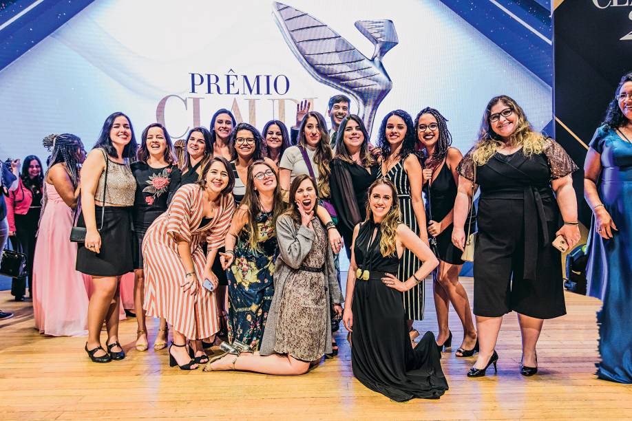 A equipe da revista CLAUDIA festejando o sucesso de mais uma edição