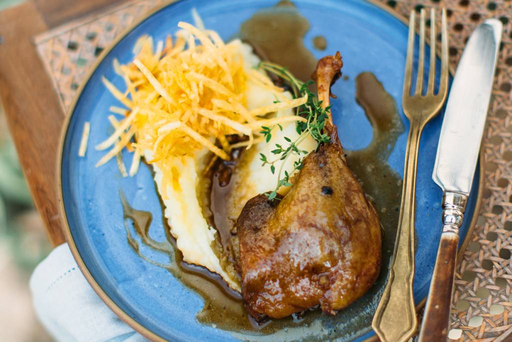 Pato confitado com purê de batata Pato confitado com purê de batata