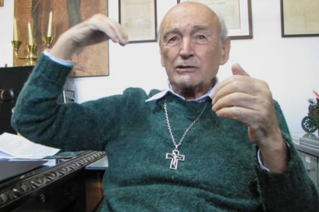 Padre Quevedo morre aos 88 anos