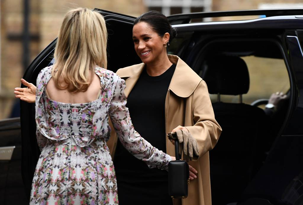 Ousada: Meghan usa sapato com estampa ‘animal print’